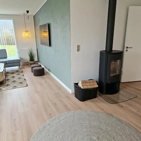 Rummeligt Og Stilfuldt Hus Naer Billund Med 4 Vaerelser Og Egen Have *