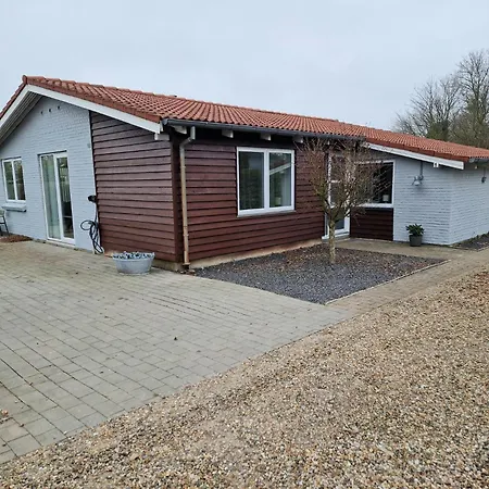 Rummeligt Og Stilfuldt Hus Naer Billund Med 4 Vaerelser Og Egen Have Grindsted
