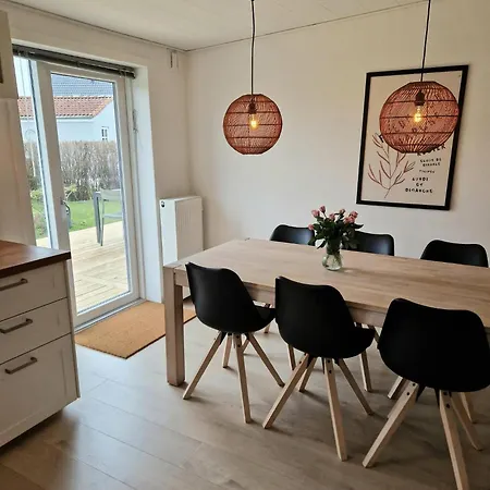Rummeligt Og Stilfuldt Hus Naer Billund Med 4 Vaerelser Og Egen Have
